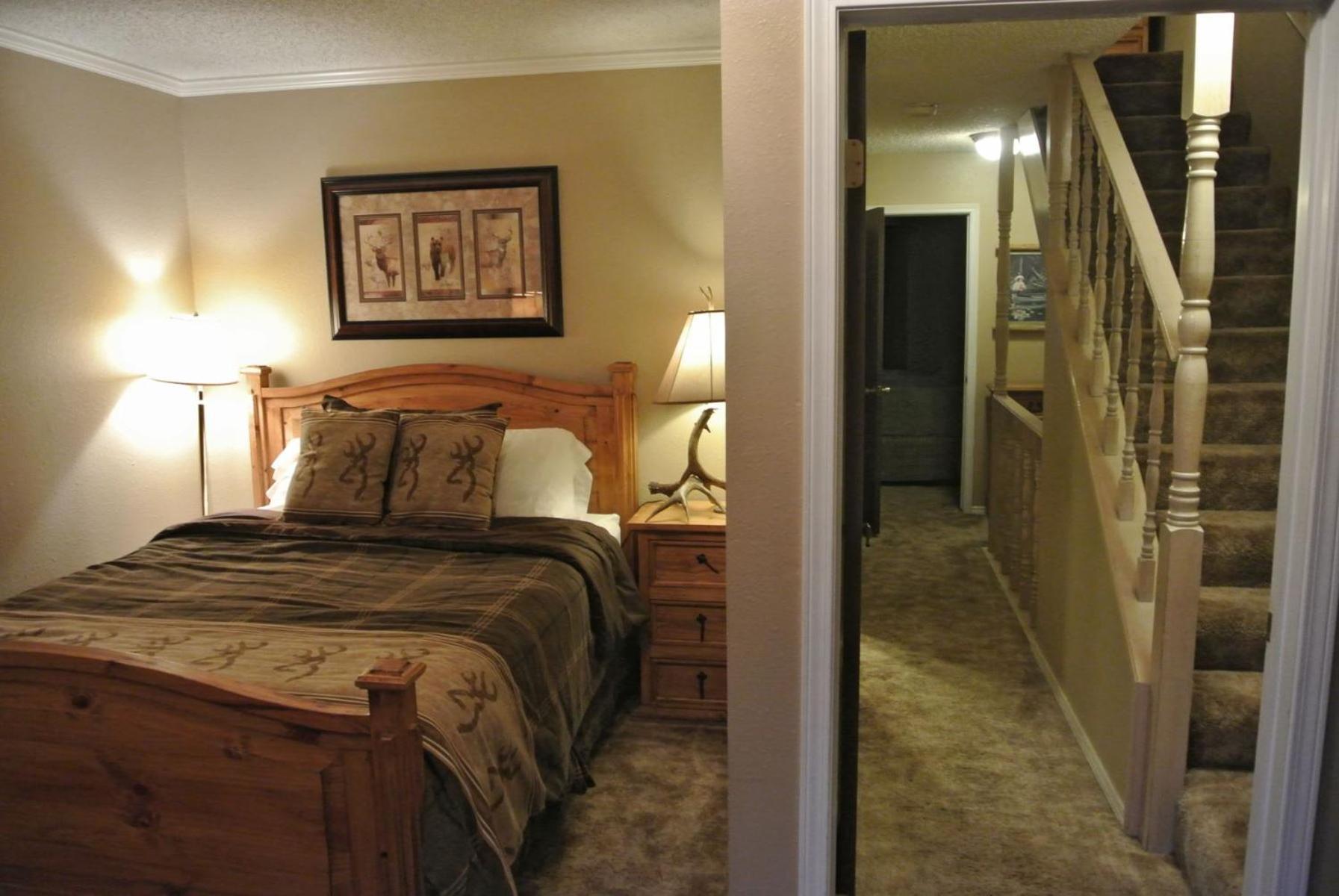 Claim Jumper Townhouse 16 - On The River - Across From The Fishing Ponds - In Town - Near The Ski Area - Fireplace - Wifi - Sate Ред-Ривер Экстерьер фото