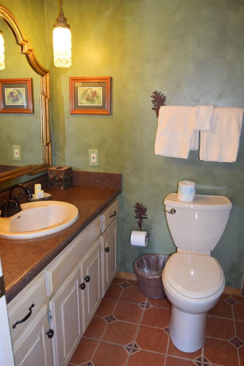 Claim Jumper Townhouse 16 - On The River - Across From The Fishing Ponds - In Town - Near The Ski Area - Fireplace - Wifi - Sate Ред-Ривер Экстерьер фото