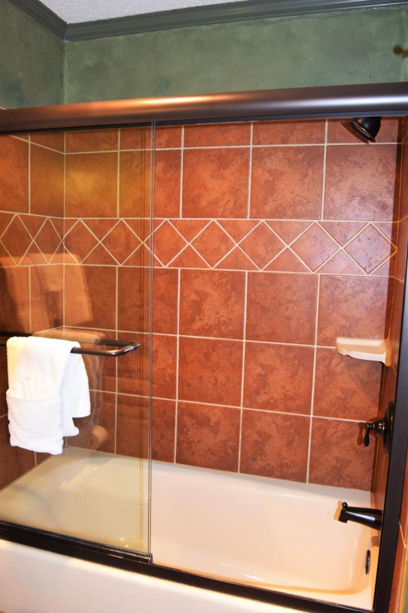 Claim Jumper Townhouse 16 - On The River - Across From The Fishing Ponds - In Town - Near The Ski Area - Fireplace - Wifi - Sate Ред-Ривер Экстерьер фото