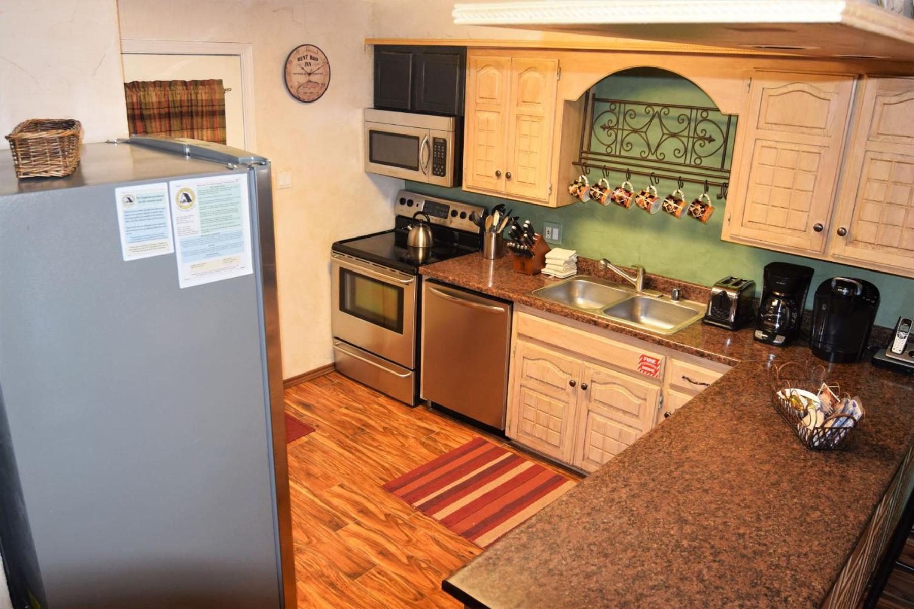 Claim Jumper Townhouse 16 - On The River - Across From The Fishing Ponds - In Town - Near The Ski Area - Fireplace - Wifi - Sate Ред-Ривер Экстерьер фото